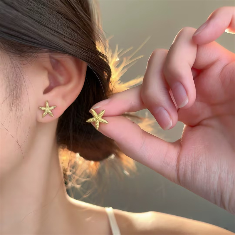 Street Fashion Earrings - 여성스러운 개성을 담은 패셔너블하고 트렌디한 불가사리