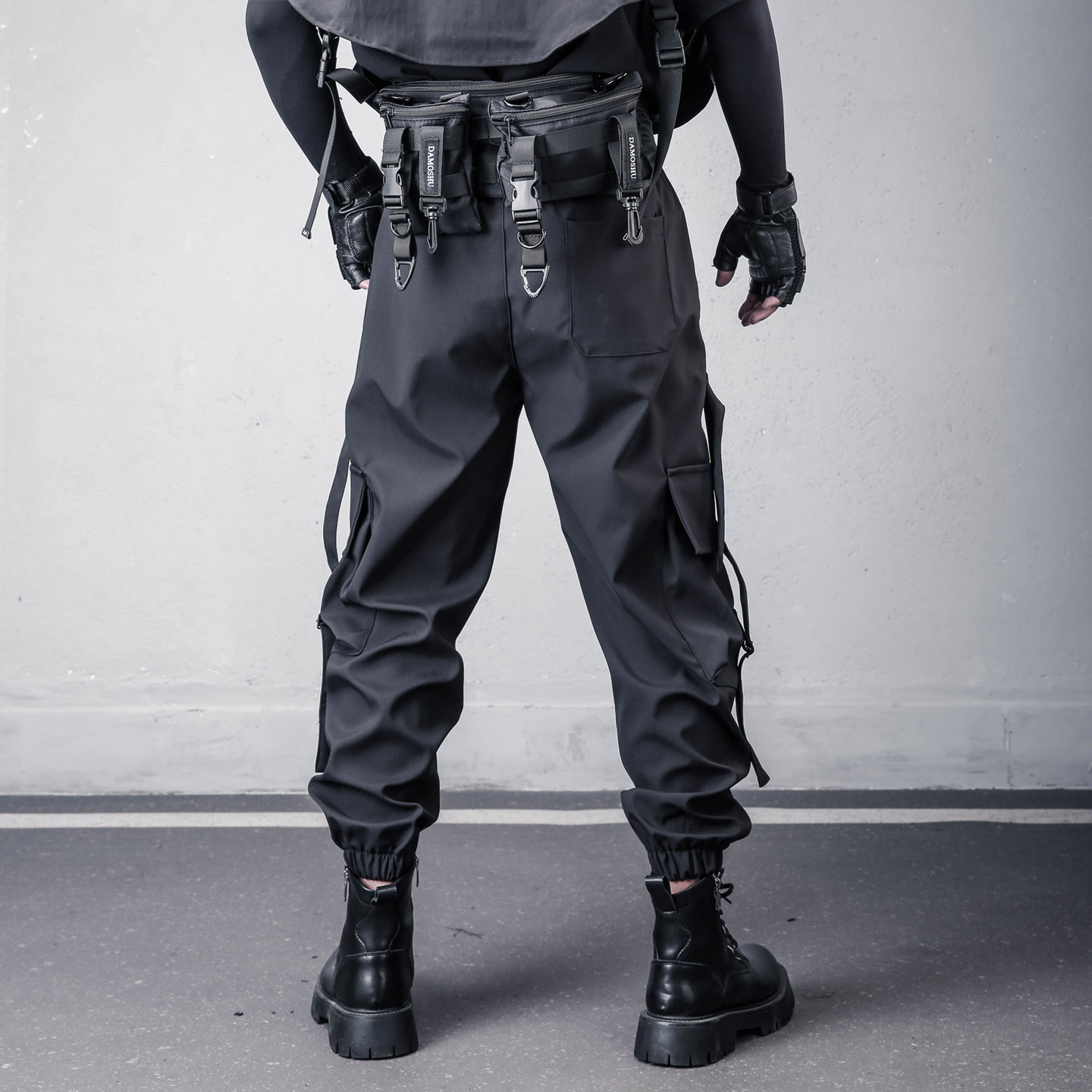 다크 테크웨어 스타일의 여러 개의 주머니가 달린 드로스 - Techwear Pants Tactical 리뷰 및 가격